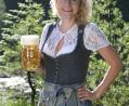 Bild: gz
Den Barthlmarkt in Eslarn bereichert die Bayerische Bierkönigin Johanna Seiler.
