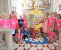 Bild: tu
Die 13 Schulanfänger des Kindergartens St. Elisabeth erhalten ein Elisabeth-Bild als Erinnerung an ihre Kindergartenzeit.