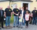 Bild: lk
Bei der Spendenübergabe des Motorradstammtisches Bodenmühle übergab Franz Wittmann (Dritter von links) 500 Euro an Marvins Mutter Kerstin Frank (Mitte) im Beisein von Pfarrer Thomas Thiermann (links).