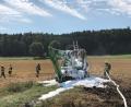 Bild: Alexander Auer
Ein Bagger hat bei Teugn (Kreis Kelheim) auf einem Feld Feuer gefangen.