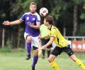 Bild: Büttner
Detag-Akteur Dominik Häffner (links) im Zweikampf mit dem Amberger Christopher Flierl. Die Wernberger gaben am Samstag nicht auf und drehten einen 0:2-Rückstand.