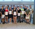 Bild: exb
Diese Schüler schafften das Cambridge-Examen. Unser Foto zeigt sie zusammen mit ihrer Lehrerin Gerda Bayer (links).l