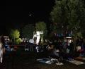 Bild: bkr
Fas bis Mitternacht ist der rote Mond über dem Naturerlebnisbad zu sehen.