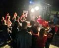 Bild: hai
Wer feiert, bekommt auch Hunger. So sind die Verpflegungsstände bei der Balla-Balla-Party dicht umlagert.