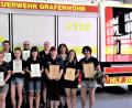 Bild: rgr
Der Spielmannszug Grafenwöhr ehrte seine treuen Mitglieder mit Urkunden. Dazu gratulierten Markus Englhardt, der zweite Vorsitzende der Feuerwehr (links) und Petra Melchner (Dritte von rechts).