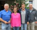 Bild: Berufsschule Neunburg
Albert Zehmann wird durch Personalrätin Margarete Schieder-Beierl, den stellvertretenden Leiter des Berufsschulzentrums Johann Bauer und Außenstellenleiter Günter Dirnberger (von links) verabschiedet.