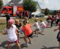 Bild: ral
Großen Spaß hatten auch die Mitglieder der Kinderfeuerwehr beim Ziehen des Feuerwehrautos.