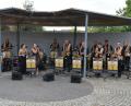 Bild: dob
Einen großartigen Auftritt legen Sänger und "OM"-Bigband im Generationenpark hin.