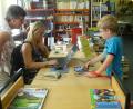 Bild: mad
Die letzte Öffnungszeit vor der Ferienpause in der Markt- und Schulbibliothek wurde genutzt, um einen Vorrat an Lesestoff anzulegen.