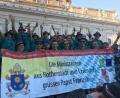 Bild: exb
Grüße an Papst Franziskus senden die Ministranten der Pfarreiengemeinschaft Rothenstadt und Etzenricht mit einem Banner auf dem Petersplatz.