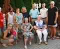 Bild: lk
Die beiden Jubilarinnen mit ihren zahlreichen Gratulanten. Elisabeth Fischer feierten ihren 80. Geburtstag und Regina Stumpf wurde 75 Jahre (vorne, sitzend von links). Es gratulierten (von rechts) Ulli Faust-Bienlein, Pfarrer Michael Kelinske, Bürgermeister Lothar Müller, AWO-Kreisgeschäftsführerin Angelika Würner und Verwandte von Elisabeth Fischer.