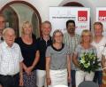 Bild: Dobmeier
Mit einem Blumenstrauß und einem Gutschein bedankte sich die große SPD-Familie bei SPD-Fraktionssekretärin Hildegard Raum für 26 Jahre Tätigkeit.