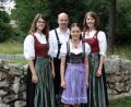 Bild: twg
Foto zeigt von links: Vorsitzende Marina Scherm, Dirigent Johannes Hecht, die erfolgreiche Absolventin Birgitta Rickauer und Ausbilderin Julia Scherm.