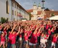 Bild: kro
Hunderte tanzen am Johannisplatz.