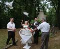 Bild: sne
Danny Pavlowski und Iris Hessler lassen bei ihrer Hochzeit weiße Tauben fliegen.