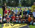 Bild: jr
Jugendleiter Christian Hecht (links) betreute gemeinsam mit Jürgen Dolles die Kinder, die zum Schnuppertraining auf die Sportanlage des SV Steinmühle gekommen waren.