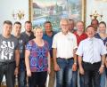 Bild: njn
Hans Gürtler (7. von rechts) wurde in den wohlverdienten Ruhestand verabschiedet. Auf dem Bild die Mitarbeiter des Bauhofs und des Rathauses mit Bürgermeister Hans Donko (vierter von rechts) und Personalratsvorsitzender Petra Dietl (vierte von links).