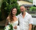 Bild: kkl
Vor Familie und Freunden sagen Sabrina Richter und Sven Karger noch einmal Ja zueinander.