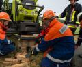 Bild: mde
Durch den Einsatz der Hebekissen wurde der Traktor angehoben und die eingeklemmte Person darunter befreit.