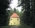 Bild: fsc
Beschaulich in einer Waldlichtung nahe Wernersreuth gelegen ist die Allerheiligenkirche. Das Patrozinium - das Magdalenenfest - wird diesen Sonntag gefeiert. Nach dem Gottesdienst um 9 Uhr gibt es ein "weltliches Treiben" - mit Bier, Bratwürsten und Blasmusik.