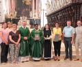 Bild: exb
Pater Marianus verlässt zum 1. September Waldsassen. Stadtpfarrer Thomas Vogl sowie Vertreter der Kirchenverwaltung und des Pfarrgemeinderats, der Verbände sowie Äbtissin Laetitia Fech und Bürgermeister Bernd Sommer verabschiedeten sich bei einem Gottesdienst und einem anschließenden kleinen Empfang im Pfarrgarten..
