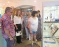 Bild: jzk
Bei einer Führung durch die Sonderausstellung erklärt Museumsleiter Anton Heindl (links) interessierten Besuchern einzelne Ausstellungsstücke.