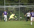 Bild: brü
Das 2:0 für den ESV Amberg: Daniel Halter (links) versetzt in der 79. Minute dem TSV Kümmersbruck den K.o.-Schlag.