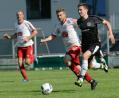 Bild: ham
Der Gegner ließ sich nicht abschütteln: Tobias Lippert (rechts), Schütze des 2:0, und der TSV Stulln schienen längst enteilt. Doch der TSV Tännesberg um Benjamin Willax startete eine Aufholjagd und glich die zwischenzeitliche 2:0-Führung der Heimelf noch aus.