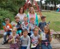 Bild: jbe
Die Vorschulkinder des evangelischen Kindergartens zusammen mit Büchereileiterin Anita Benkhardt und Claudia Wenning (hinten, von rechts). Stolz präsentieren die Kleinen ihre Bibliothekführerscheine.
