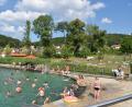 Bild: wku
Beim Fest im Königsteiner Naturbad geht’s heiß her, aber die Abkühlung ist nicht weit.