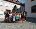 Bild: exb
Stadtpfarrer Georg Flierl (rechts) führte die Kirchenführung beim Tirschenreuther Ferienprogramm persönlich durch.