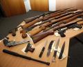 Bild: Hösamer
Vom Schlagstock bis zum großkalibrigen Revolver, von der Sportpistole bis zur Schrotflinte reicht das Waffenarsenal, das während der Amnestie bis zum 30. Juni beim Landratsamt abgegeben wurde.
