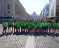Bild: flt
Vor der Papstaudienz versammelt sich die ganze Gruppe der Pfarrei in ihren grünen Ministranten-Shirts vor dem Petersplatz zum Erinnerungsbild.