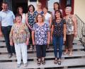 Bild: wmi
Für FC-Vorsitzenden Hans Wiesnet (von links) ist es bei der 40-Jahr-Feier der FC-Damenriege eine Freude, Anni Busch, Edith Künneth, Margit Nickl, Annemarie Busch, Rosi Lautner, Gisela Pittner, Veronika Hey, Silke Meier und Leiterin Annemarie Müller für ihre jahrzehntelange Treue zur Damenriege und zum FC Vorbach zu danken. Leider können nicht alle zu ehrenden Mitglieder beim Turnerinnen-Jubiläum anwesend sein.