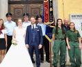 Bild: es
Vertreter der Landjugend und Feuerwehr Großenshwand und der Bereitschaftspolizei Sulzbach-Rosenberg gratulieren den Neuvermählten Christine und Alexander Mack