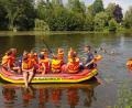Bild: u
Knapp 50 alles andere als wasserscheue Kinder haben großen Spaß bei der Auftaktveranstaltung des Ferienprogramms der Wasserwacht und Anglerfreunde. Mit dem Schlauchboot erkunden sie den Mühlweiher.