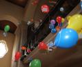 Bild: (ads)
Für Spannung und Freude sorgte der Luftballonregen mit Wunschkarten für ein glückliches Leben am Ende des Familiengottesdienstes, der das Pfarrfest einläutete.
