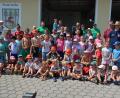Bild: jr
Großes Interesse fand das "Spiel ohne Grenzen" der Feuerwehr und des Burschenvereins. 45 Kinder genossen bei der Hitze die kühlenden Wasserspiele.