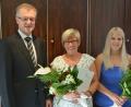 Bild: jr
Gerhard Freundl von der gleichnamigen Mitterteicher Steuerberaterkanzlei ehrte Brigitte Schröter (Mitte) und Sandra Schön.