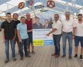 Bild: jzk
Matthias Wöhrl, Peter Ferber, Tobias Reiß, Armin Schinner, Werner Nickl, Hans Prieschenk und Marco Schäffler (von links) haben das neue Datum „12.8. 18 Uhr“ deutlich sichtbar am Plakat angebracht.