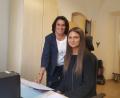 Bild: ubb
Büroleiterin Anita Hammerer vom Versicherungsbüro Dyrbusch & Uhle (links) hat die FOS-Schülerin Sarah Patzina unter ihre Fittiche genommen.