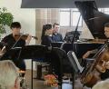 Bild: Wolfgang Steinbacher
Mit Dvoraks Klavier Quintett in A-Dur op 81 eröffnen Aihua Zhang und Angkun Uabamrungjit (beide Violine), Yagmur Erdogan (Viola), Johannes Buehler (Cello) und Shu-Han Shan (Klavier) das mitreißende zweite Konzert ausgewählter Preisträger im Rahmen des SRIMF.