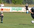 Bild: Gebert, Rudolf
Der FC Weiden-Ost musste sich sich am vergangenen Spieltag der SpVgg Vohenstrauß geschlagen geben. In dieser Szene scheitert Florian Stadler (rechts) an SpVgg-Torwart Julian Müssig. Während die Ostler am Sonntag beim TSV Reuth gefordert wird, hat Vohenstrauß gegen Schlusslicht DJK Ebnath eine lösbare Aufgabe vor sich.