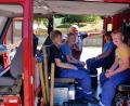 Bild: dob
Mit dem Feuerwehrauto geht es für die Nachwuchskräfte bei der 12-Stunden-Aktion auf den Vohenstraußer Sportplatz.
