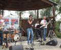 Bild: prh
"Rock Connection" mit Alex Bagada, Reinhold "Boggie" Wildenauer, Angie Daniel, Dr. Horst Petzold und Uli Schmitzer (von links) gehören seit vielen Jahren zum festen Bestandteil des Neustädter Serenadenprogramms. Am Donnerstag rocken sie vor gut 500 Zuhörern die Freizeitanlage.