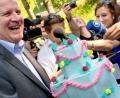 Bild: Sven Hoppe/dpa
Ausgelacht: Horst Seehofers (CSU) Torte zum 69. Geburtstag.