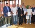 Bild: exb
Für die Dienstjubilare gibt es Urkunden. Von links: Georg Guggenberger, Matthias Steinert, Willi Perzl, Behördenleiter Thomas Gollwitzer, Markus Siebert, Reinhard Pindl, Leon Jobst, Günter Schmid und Personalratsvorsitzender Christian Keller.