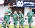 Bild: Ziegler
53. Spielminute: Der Riedener Torschütze zur 2:1-Führung, Doppelschütze Jonas Hofrichter (links vorne), lässt sich von seinen Teamkameraden begeistert feiern.