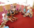 Bild: exb
Beim Audioprojekt sammelten die Kinder drinnen und draußen Geräusche. Später mussten sie erraten, was die anderen aufgenommen haben.