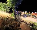 Bild: jma
Einsatzkräfte leuchten die Unfallstelle aus und kümmern sich um den Verunglückten.